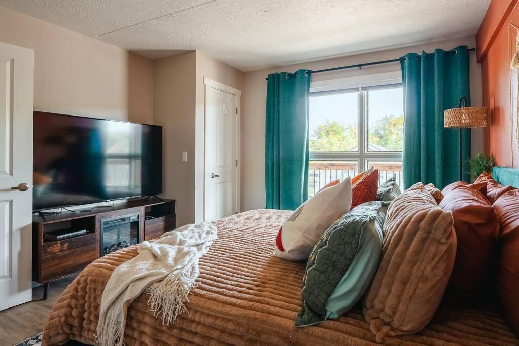 Pet Friendly Boho Condo With Pool--Fitness Center--Next To The Branson Landing--Close To Convention Center And Kanakuk 外观 照片