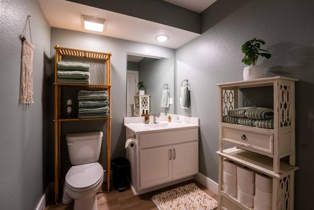 Pet Friendly Boho Condo With Pool--Fitness Center--Next To The Branson Landing--Close To Convention Center And Kanakuk 外观 照片