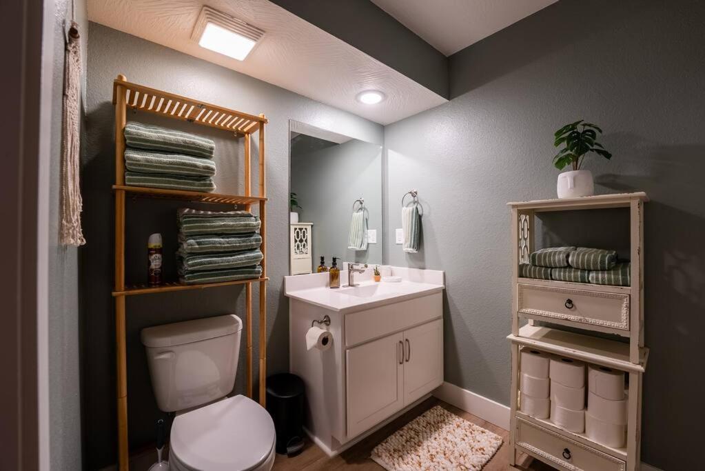 Pet Friendly Boho Condo With Pool--Fitness Center--Next To The Branson Landing--Close To Convention Center And Kanakuk 外观 照片