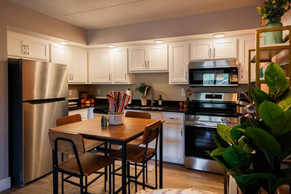 Pet Friendly Boho Condo With Pool--Fitness Center--Next To The Branson Landing--Close To Convention Center And Kanakuk 外观 照片