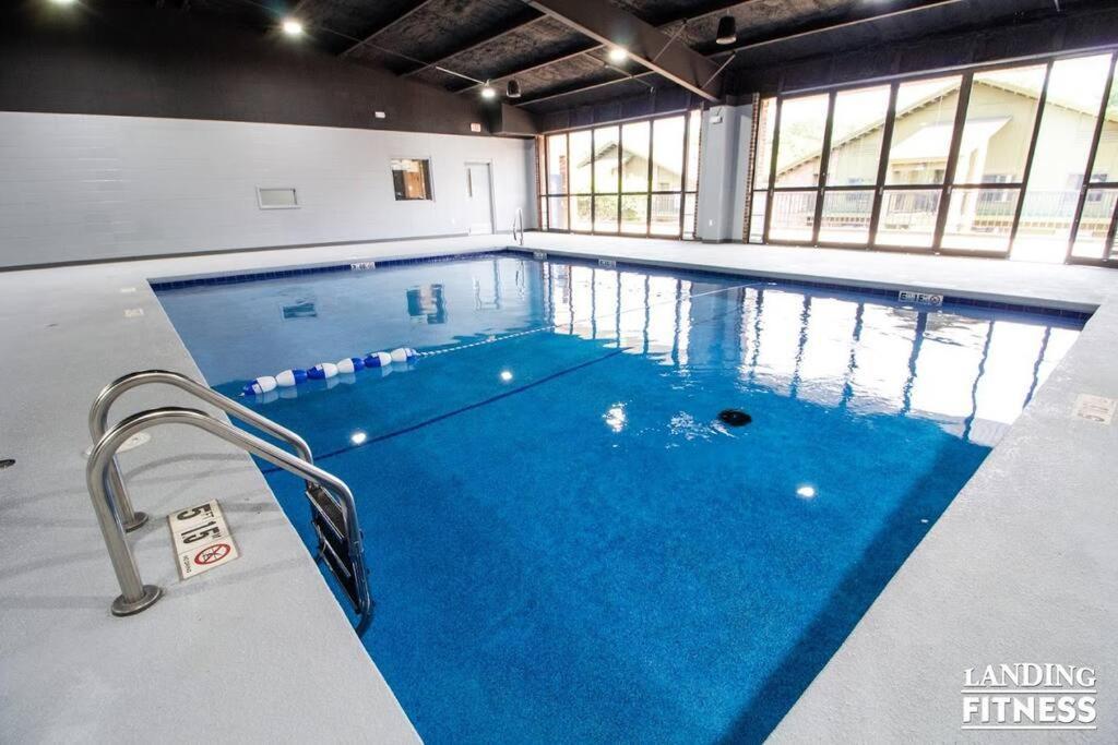 Pet Friendly Boho Condo With Pool--Fitness Center--Next To The Branson Landing--Close To Convention Center And Kanakuk 外观 照片