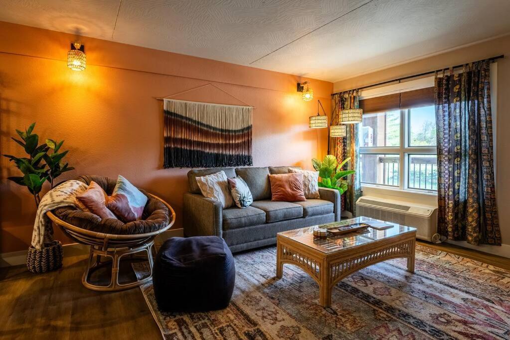 Pet Friendly Boho Condo With Pool--Fitness Center--Next To The Branson Landing--Close To Convention Center And Kanakuk 外观 照片
