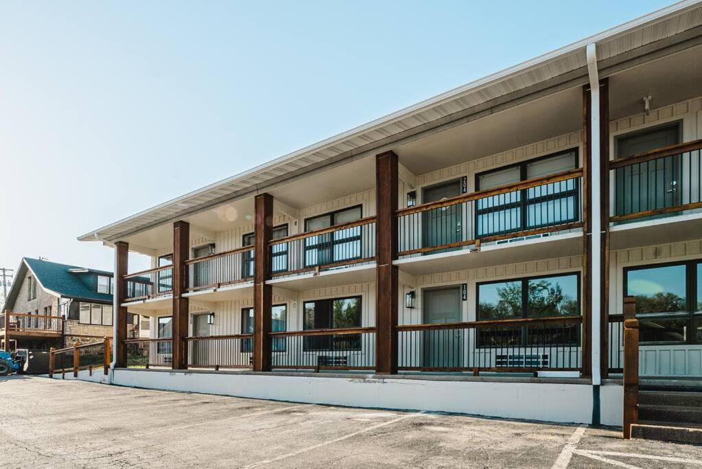 Pet Friendly Boho Condo With Pool--Fitness Center--Next To The Branson Landing--Close To Convention Center And Kanakuk 外观 照片