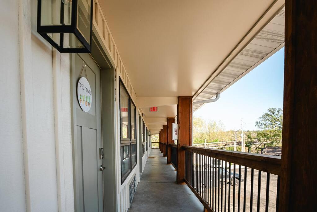 Pet Friendly Boho Condo With Pool--Fitness Center--Next To The Branson Landing--Close To Convention Center And Kanakuk 外观 照片