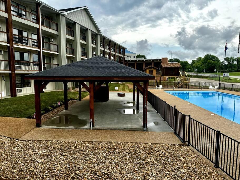 Pet Friendly Boho Condo With Pool--Fitness Center--Next To The Branson Landing--Close To Convention Center And Kanakuk 外观 照片