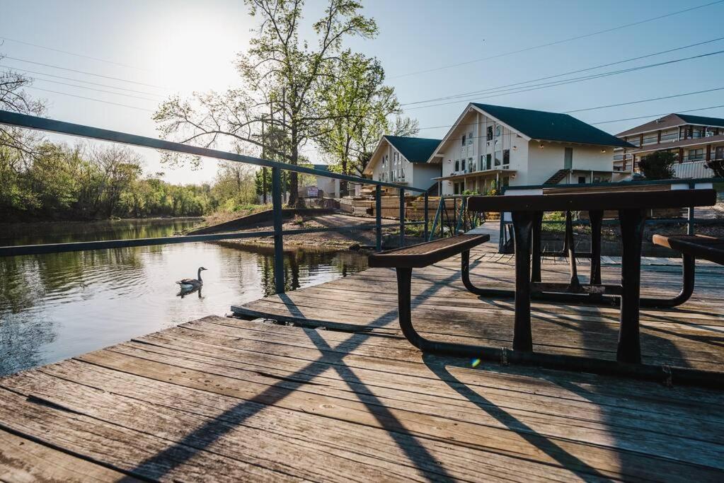 Pet Friendly Boho Condo With Pool--Fitness Center--Next To The Branson Landing--Close To Convention Center And Kanakuk 外观 照片