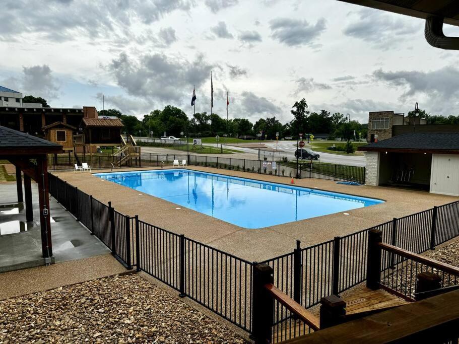 Pet Friendly Boho Condo With Pool--Fitness Center--Next To The Branson Landing--Close To Convention Center And Kanakuk 外观 照片